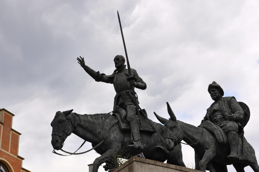 Sculpture of Don Quixote and Sancho Panza by Lorenzo and Frederico Coullaut Valera in central Brussels