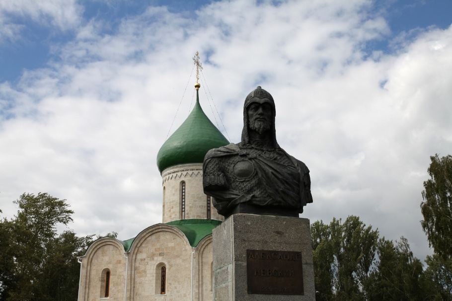 Alexander Yaroslavich Nevsky – Александр Ярославич Невский bronze at the Church of his baptism Спасо-Преображенский собор в Переславле-Залесском – Transfiguration Cathedral in Pereslavl-Zalessky