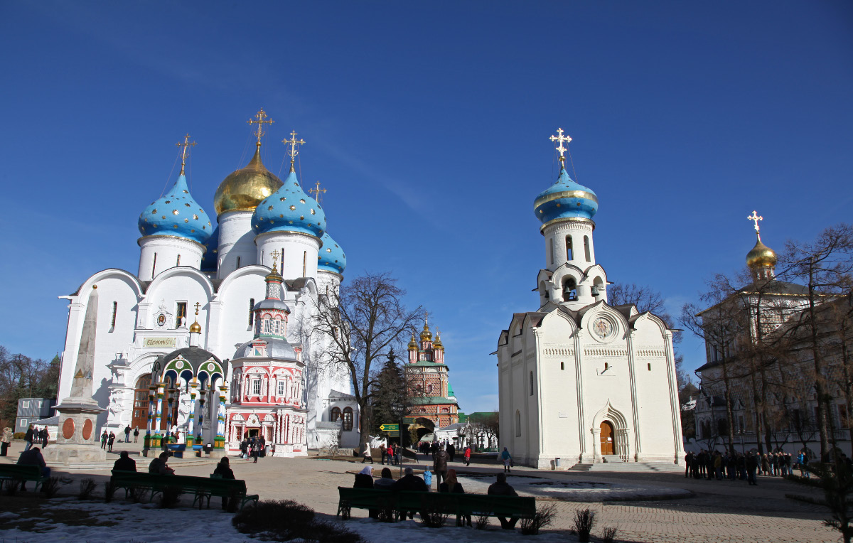 Cathedral of the Assumption in Sergiev Posad behind Assumption Fountain and Chapel, then moving to the viewer's right in the distance the Gate Church of Saint John the Baptist, then further right the Church in honor of the Descent of the Holy Spirit and finally at the southern, rightmost, the Refectory Hall and Church of Saint Sergius