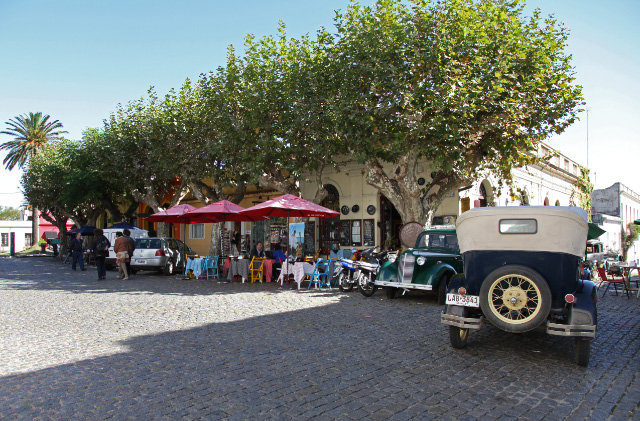 cars in Colonia del Sacramento